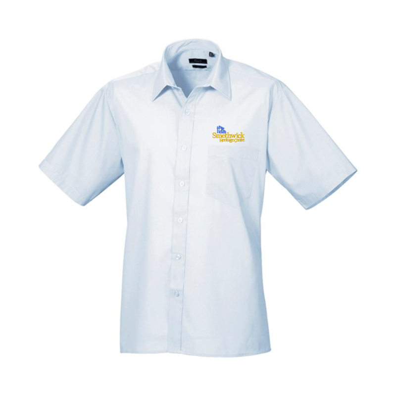 Formal shirt with left breast mitred pocket, stiffened formal cut collar. Embroidered logo above breast pocket.