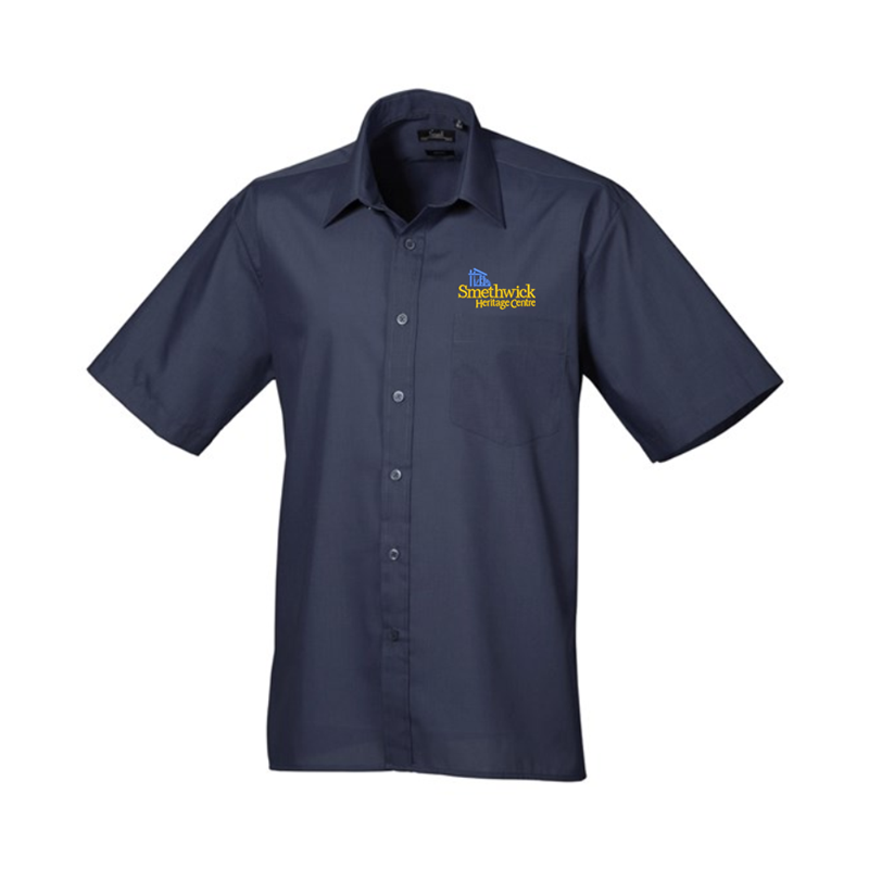 Formal shirt with left breast mitred pocket, stiffened formal cut collar. Embroidered logo above breast pocket.
