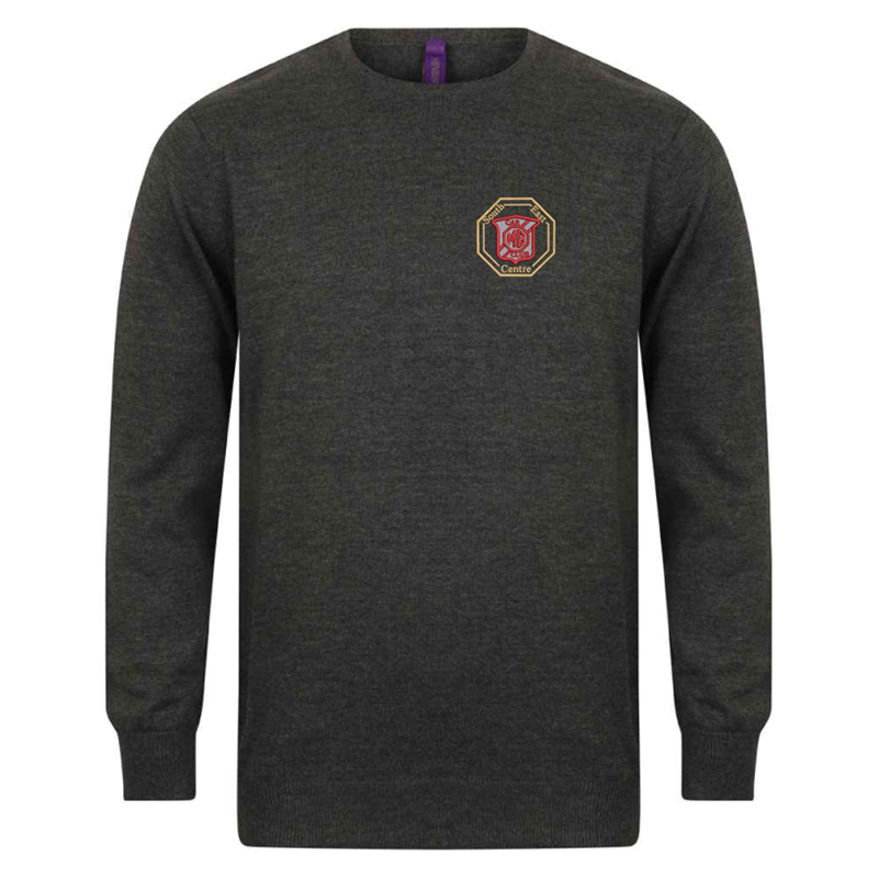 Fine knit 12 gauge crew neck jumper. Semi fashioned sleeve and neck detail. Set-in-sleeves. Logo of your choice to left breast