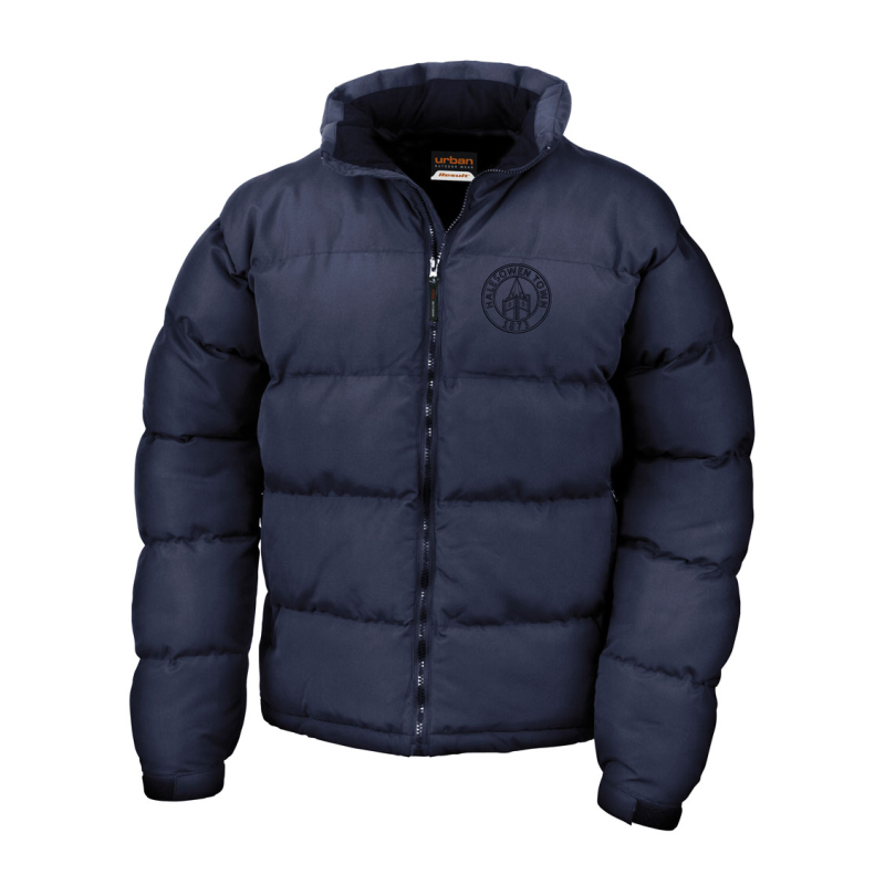 A cosy, highly fashionable, fitted and soft to touch down feel jacket with hand filled poly wadding for superior warmth and a StormDri water repellent rip stop micro peach outer. Yeltz logo in self colour