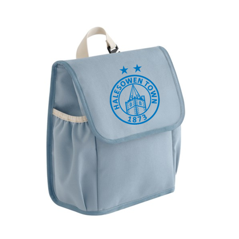 The Kids adventure cooler bag keeps snacks and lunches fresh on every outing, combining playful design with practical function.